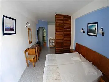 Edificio Novo Rosamar Al Pensión 3*