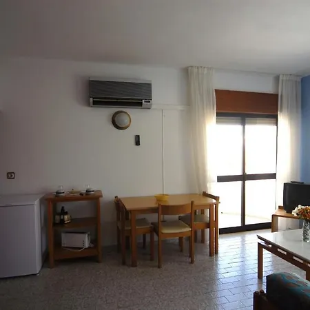 Edificio Novo Rosamar Al Pensión Silves